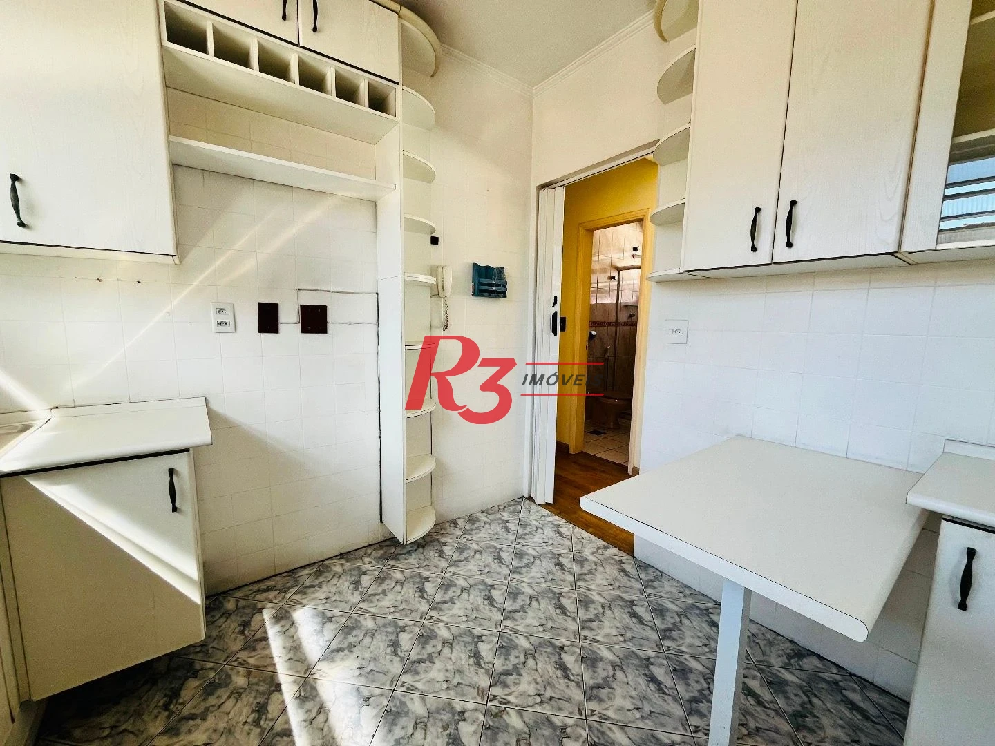 Apartamento com 2 dormitórios à venda, 62 m² por R$ 375.000,00 - Embaré - Santos/SP