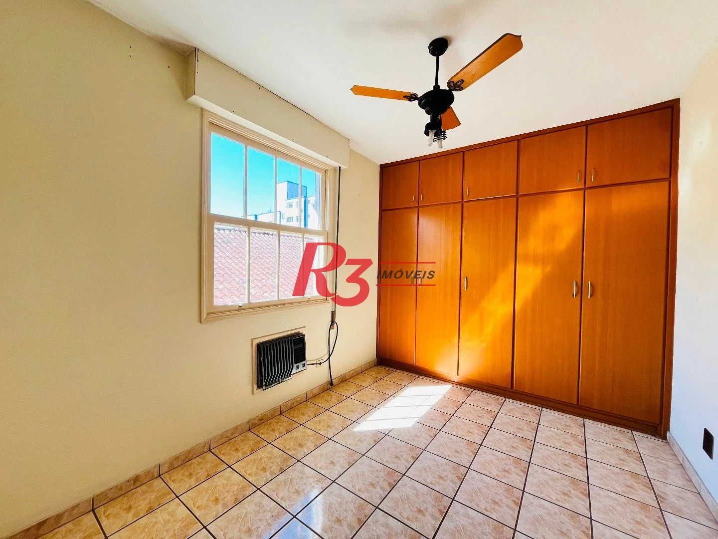 Apartamento com 2 dormitórios à venda, 62 m² por R$ 375.000,00 - Embaré - Santos/SP