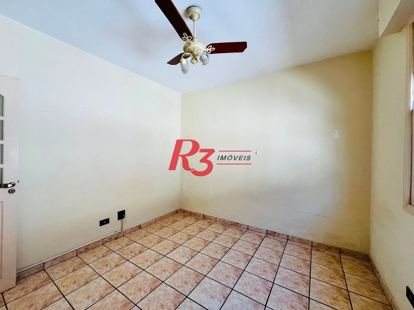 Apartamento com 2 dormitórios à venda, 62 m² por R$ 375.000,00 - Embaré - Santos/SP