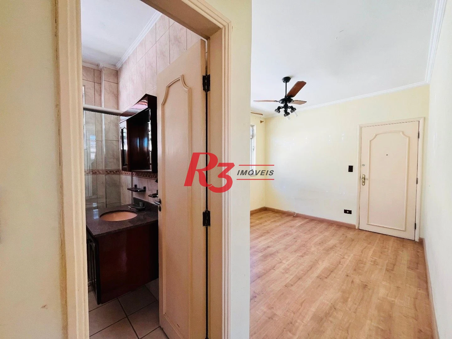 Apartamento com 2 dormitórios à venda, 62 m² por R$ 375.000,00 - Embaré - Santos/SP