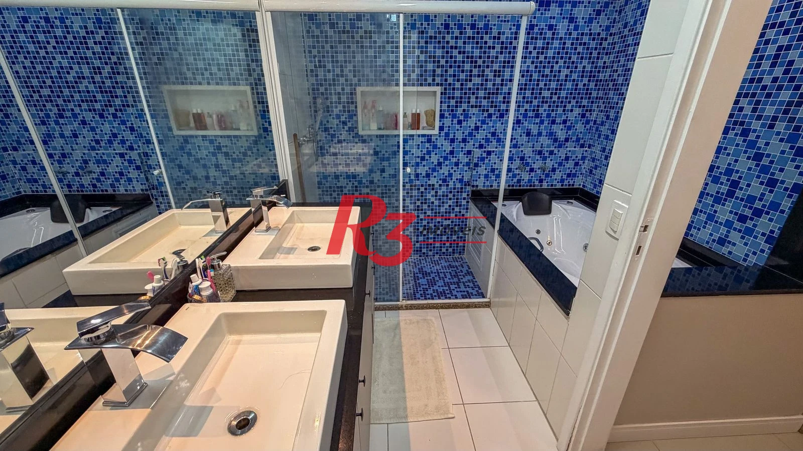Cobertura com 3 dormitórios à venda, 189 m² por R$ 2.390.000,00 - Ponta da Praia - Santos/SP
