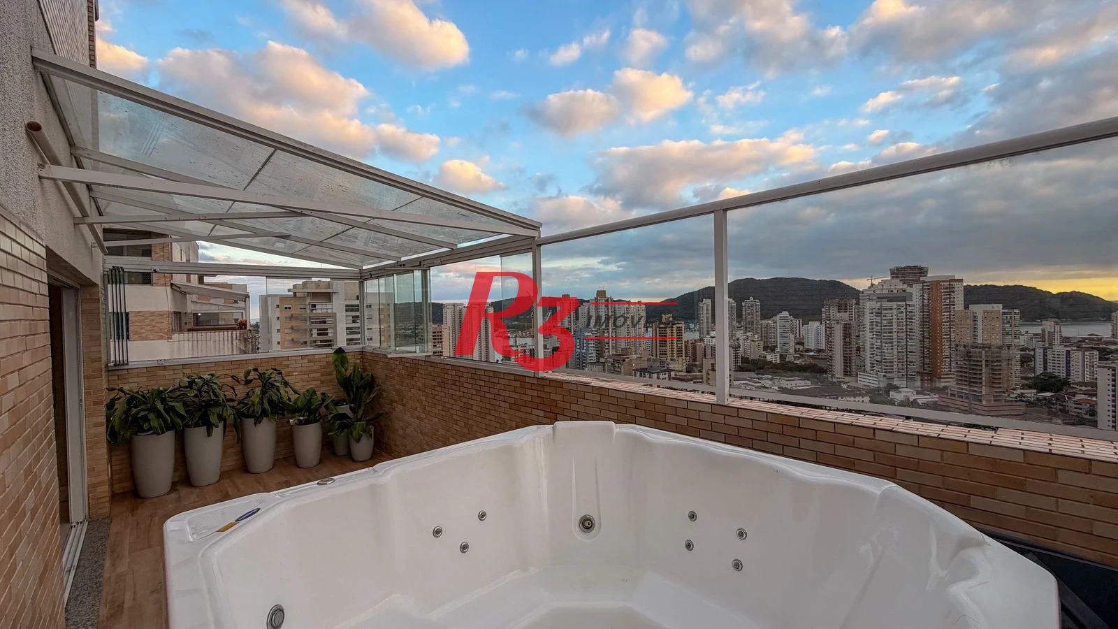 Cobertura com 3 dormitórios à venda, 189 m² por R$ 2.390.000,00 - Ponta da Praia - Santos/SP