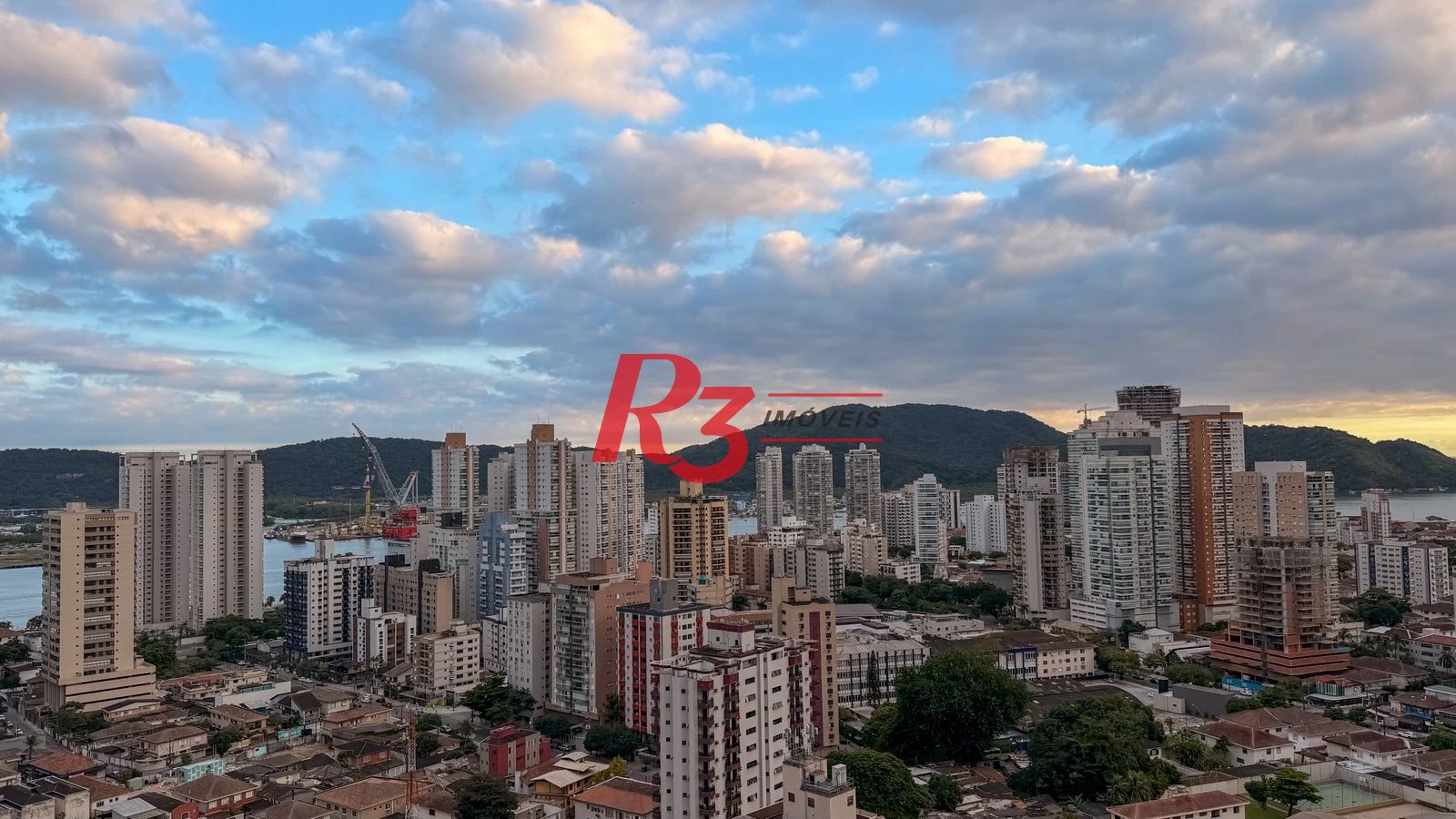 Cobertura com 3 dormitórios à venda, 189 m² por R$ 2.390.000,00 - Ponta da Praia - Santos/SP