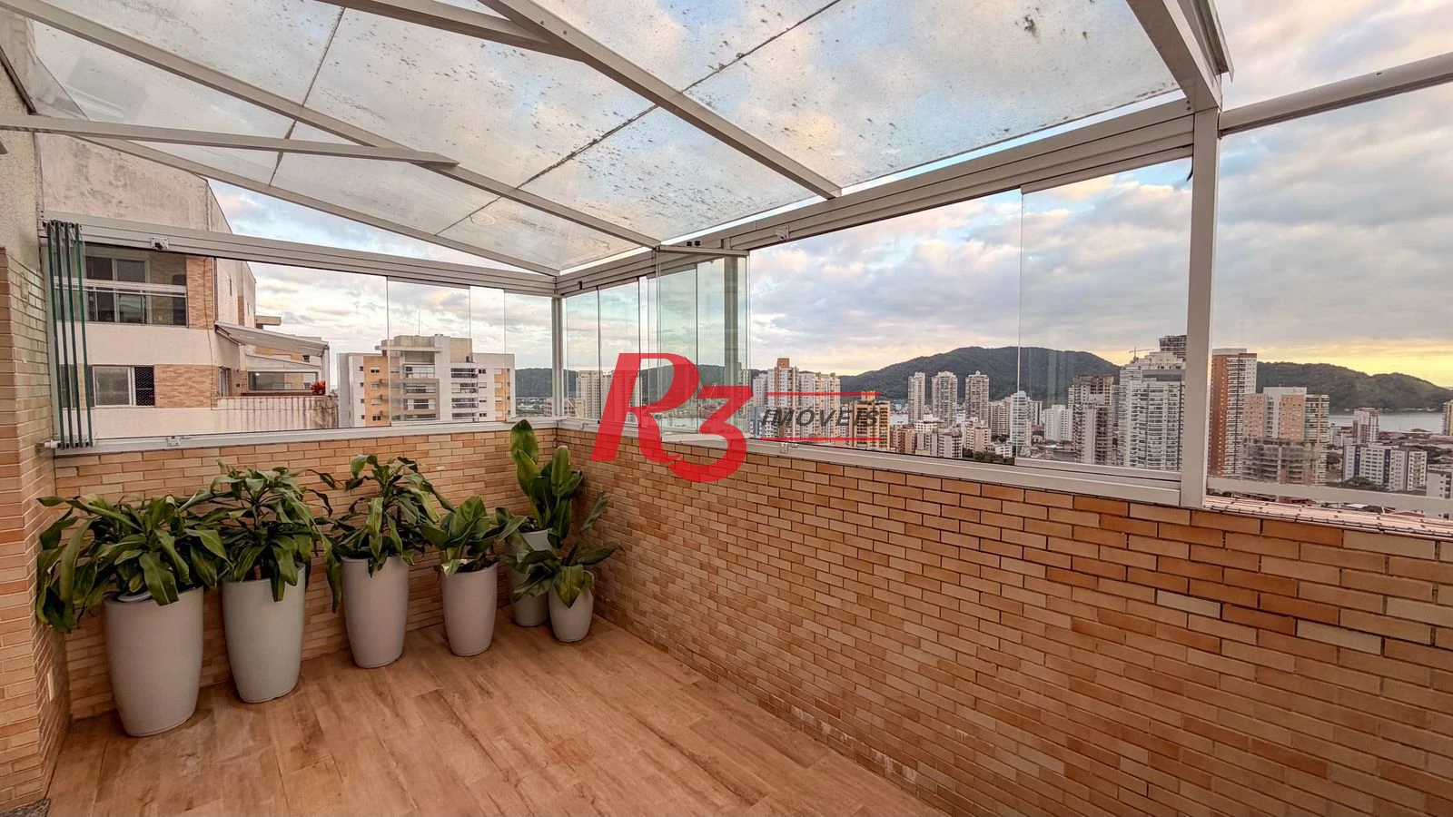 Cobertura com 3 dormitórios à venda, 189 m² por R$ 2.390.000,00 - Ponta da Praia - Santos/SP