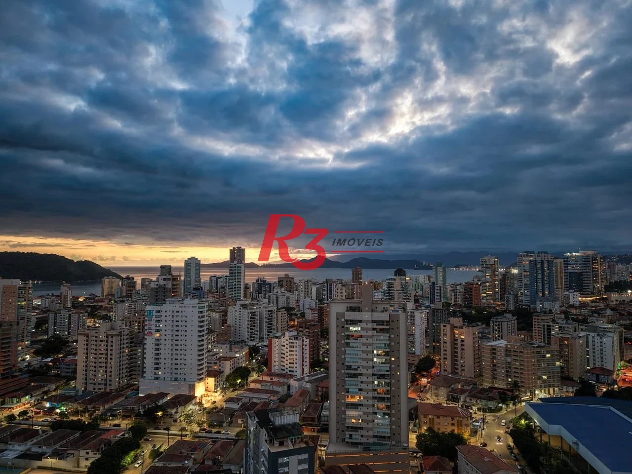 Cobertura com 3 dormitórios à venda, 189 m² por R$ 2.390.000,00 - Ponta da Praia - Santos/SP