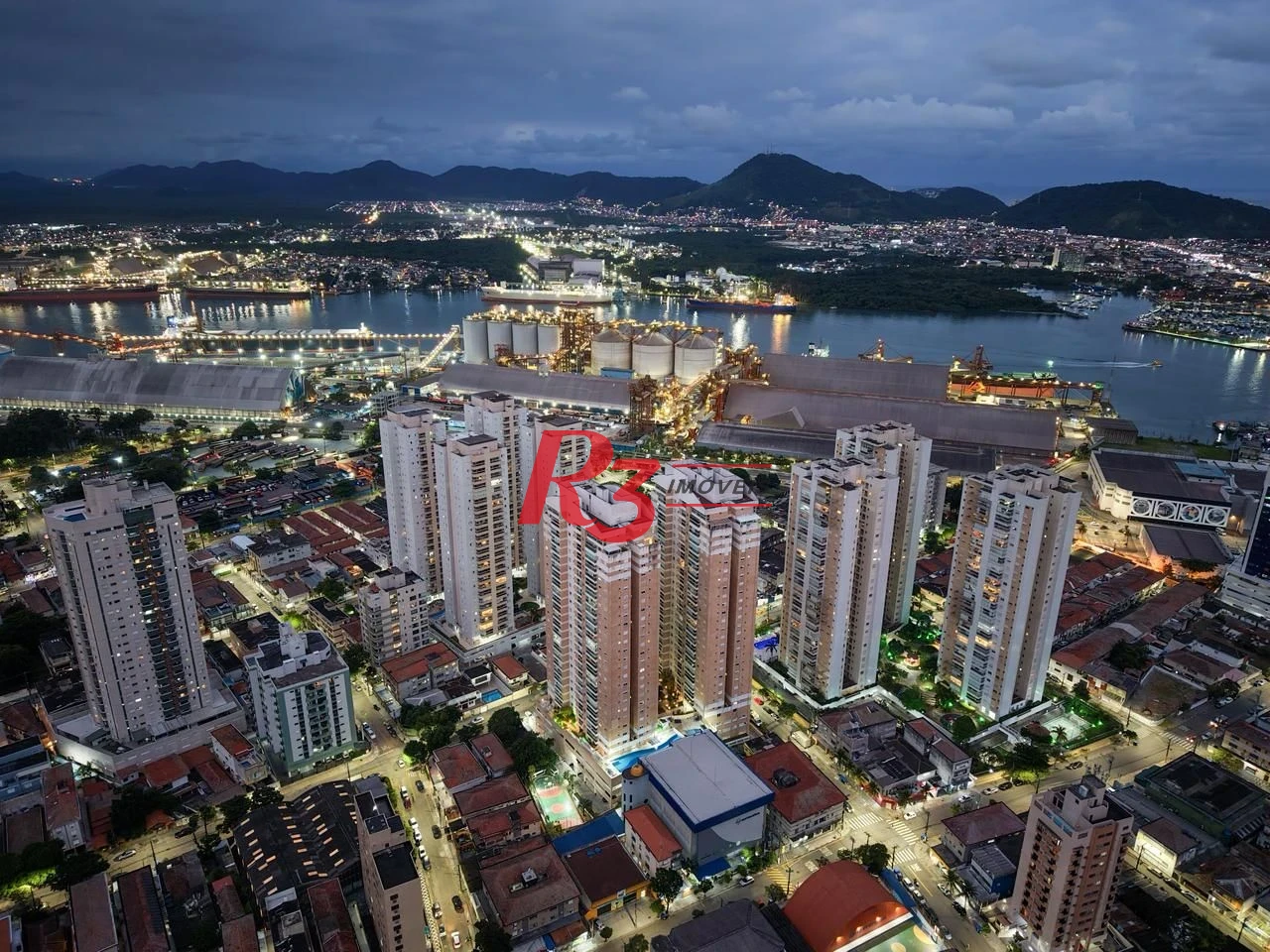 Cobertura com 3 dormitórios à venda, 189 m² por R$ 2.390.000,00 - Ponta da Praia - Santos/SP