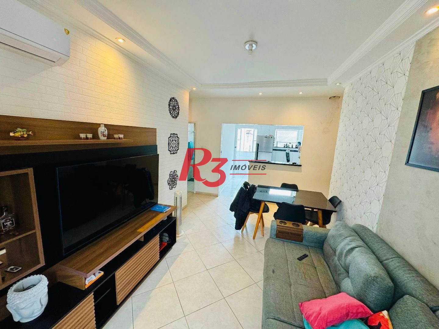Apartamento com 2 dormitórios à venda, 70 m² por R$ 375.000,00 - Embaré - Santos/SP