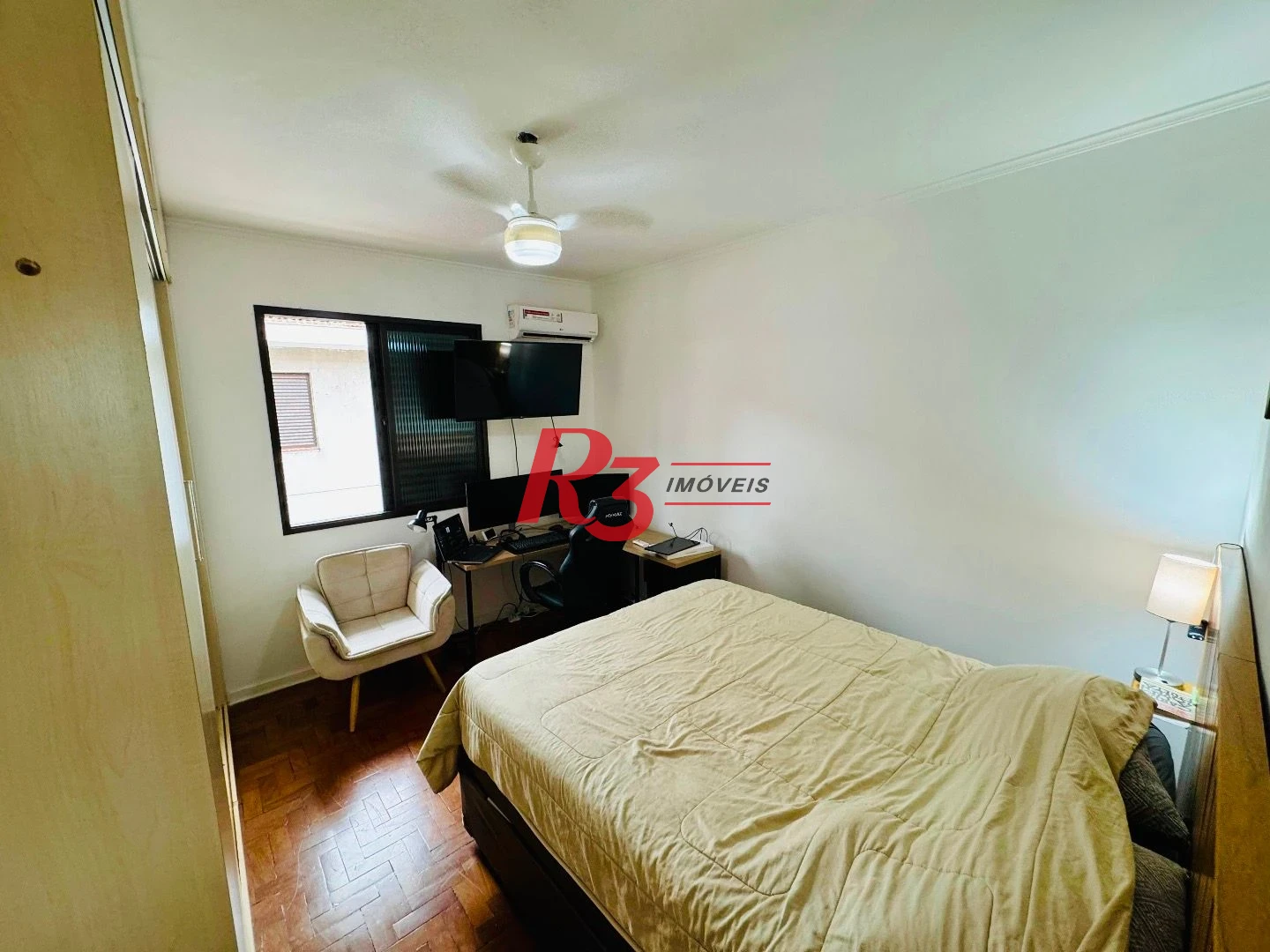 Apartamento com 2 dormitórios à venda, 70 m² por R$ 375.000,00 - Embaré - Santos/SP