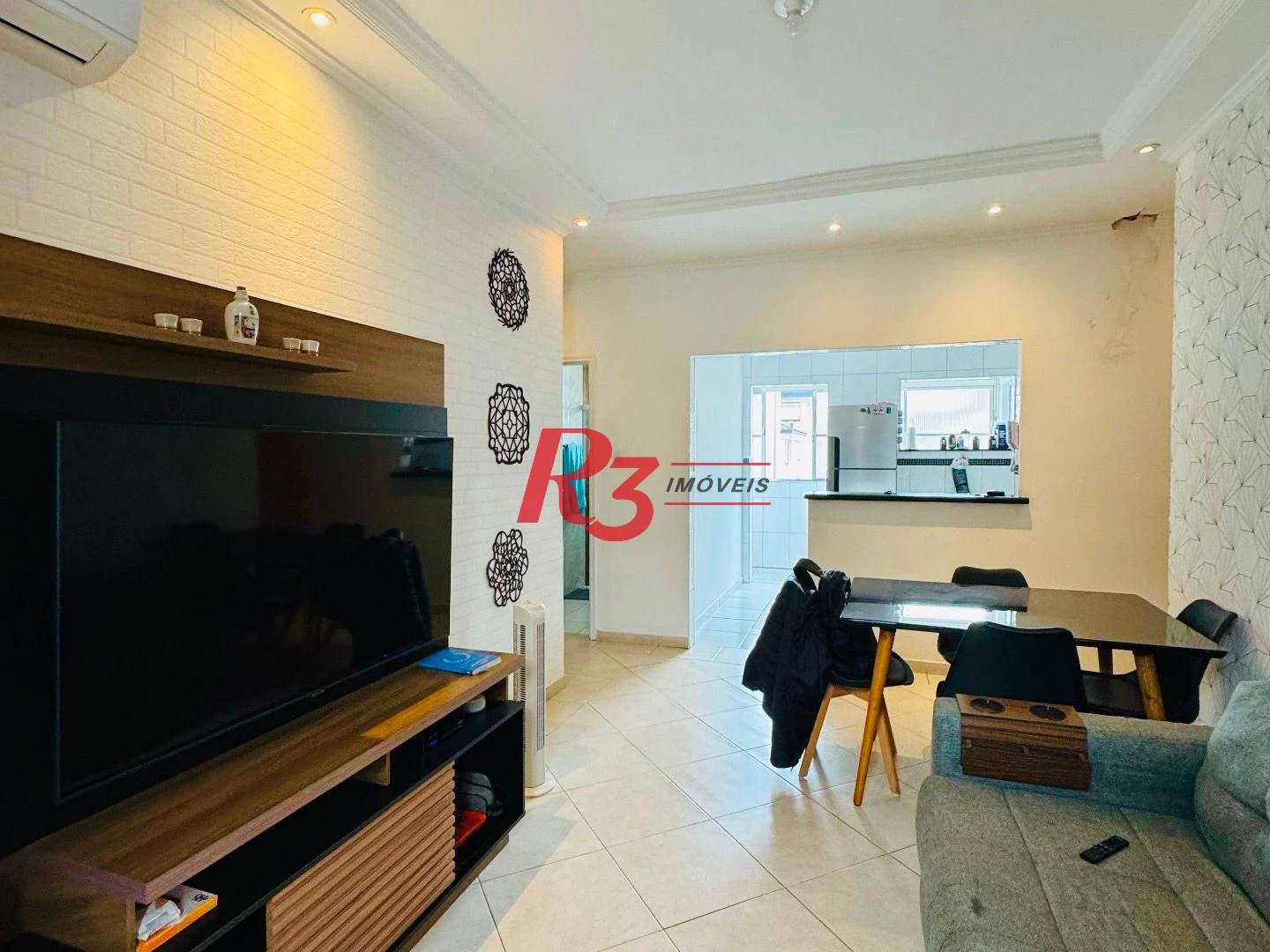Apartamento com 2 dormitórios à venda, 70 m² por R$ 375.000,00 - Embaré - Santos/SP