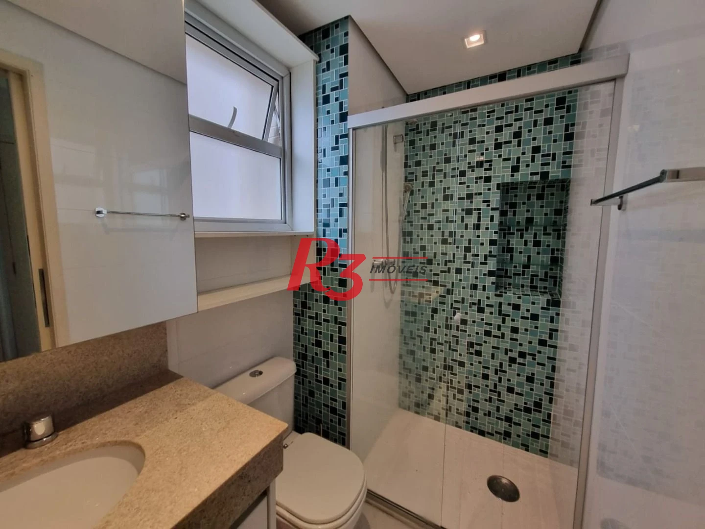 Excelente apartamento para locação mobiliado e decorado, 2 vagas,  em Santos, na quadra da praia, com 3 quartos, sacada gourmet e lazer completo!!