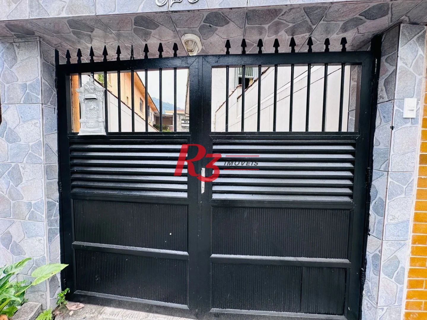 Casa com 3 dormitórios à venda, 118 m² por R$ 720.000,00 - Marapé - Santos/SP