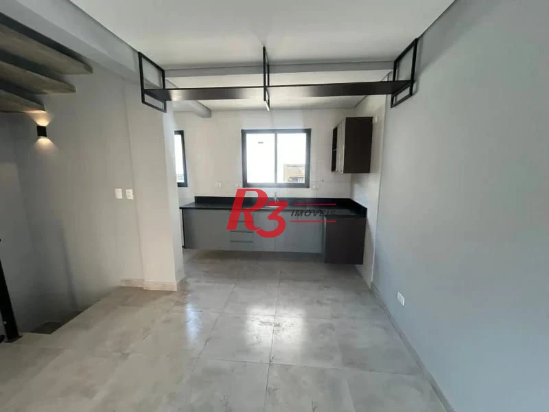 Village com 2 dormitórios para alugar, 116 m² por R$ 5.000,02/mês - Marapé - Santos/SP