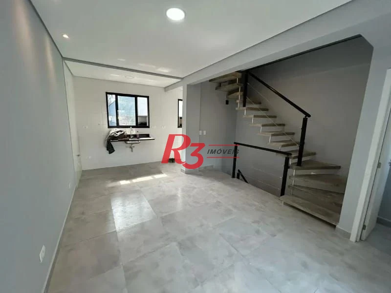 Village com 2 dormitórios para alugar, 116 m² por R$ 5.000,02/mês - Marapé - Santos/SP