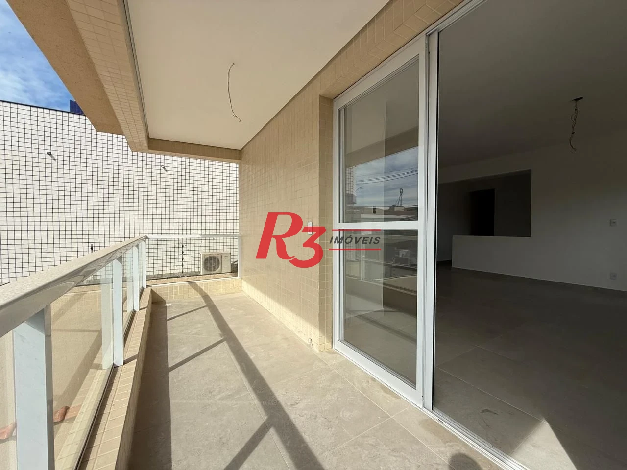 Casa com 3 dormitórios à venda, 135 m² por R$ 600.000,00 - Estuário - Santos/SP