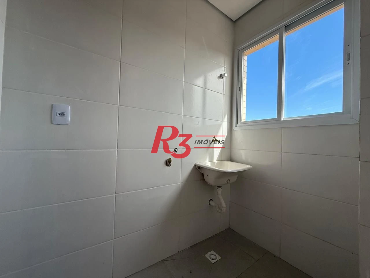 Casa com 3 dormitórios à venda, 135 m² por R$ 600.000,00 - Estuário - Santos/SP