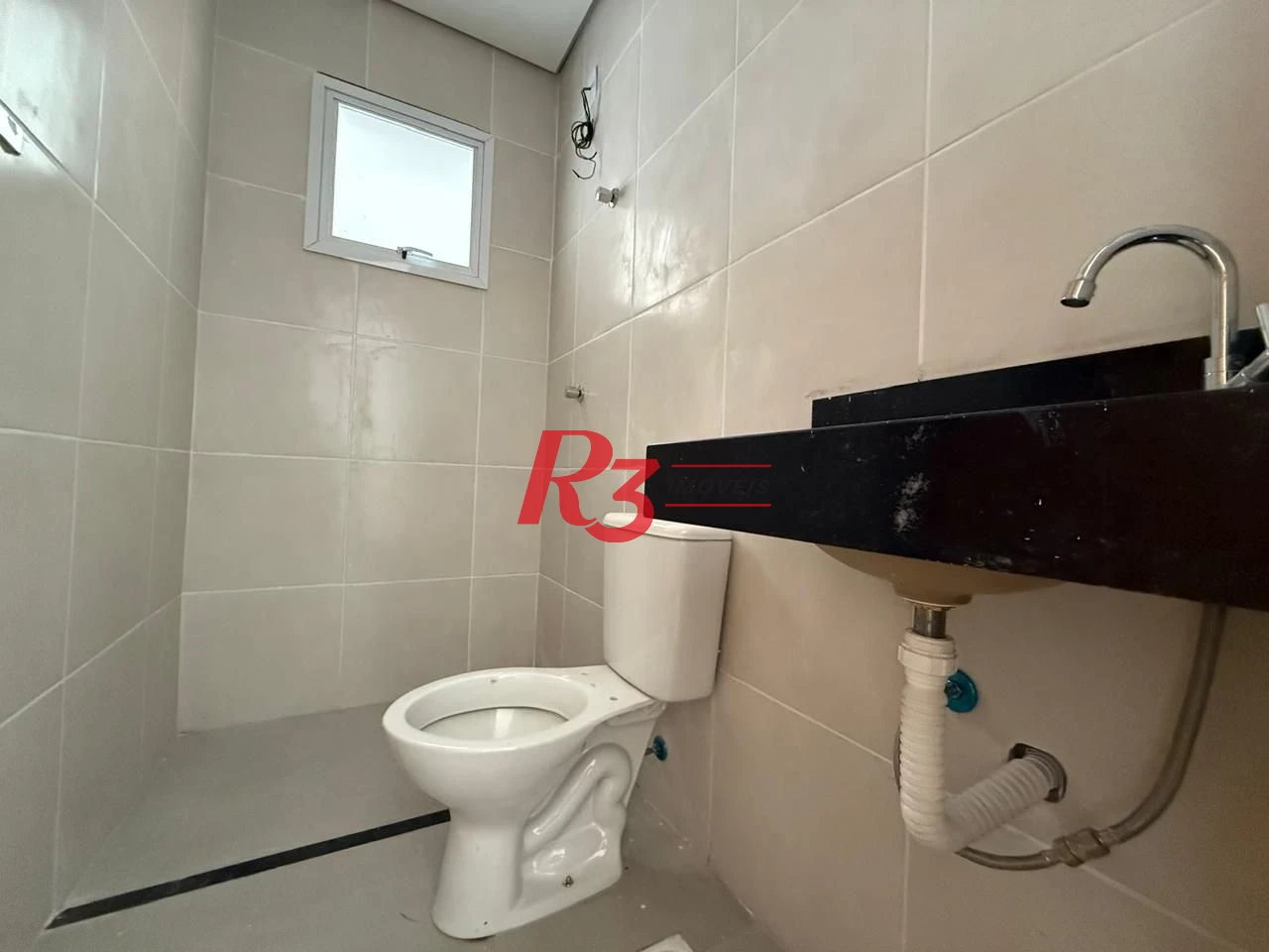 Casa com 3 dormitórios à venda, 135 m² por R$ 600.000,00 - Estuário - Santos/SP