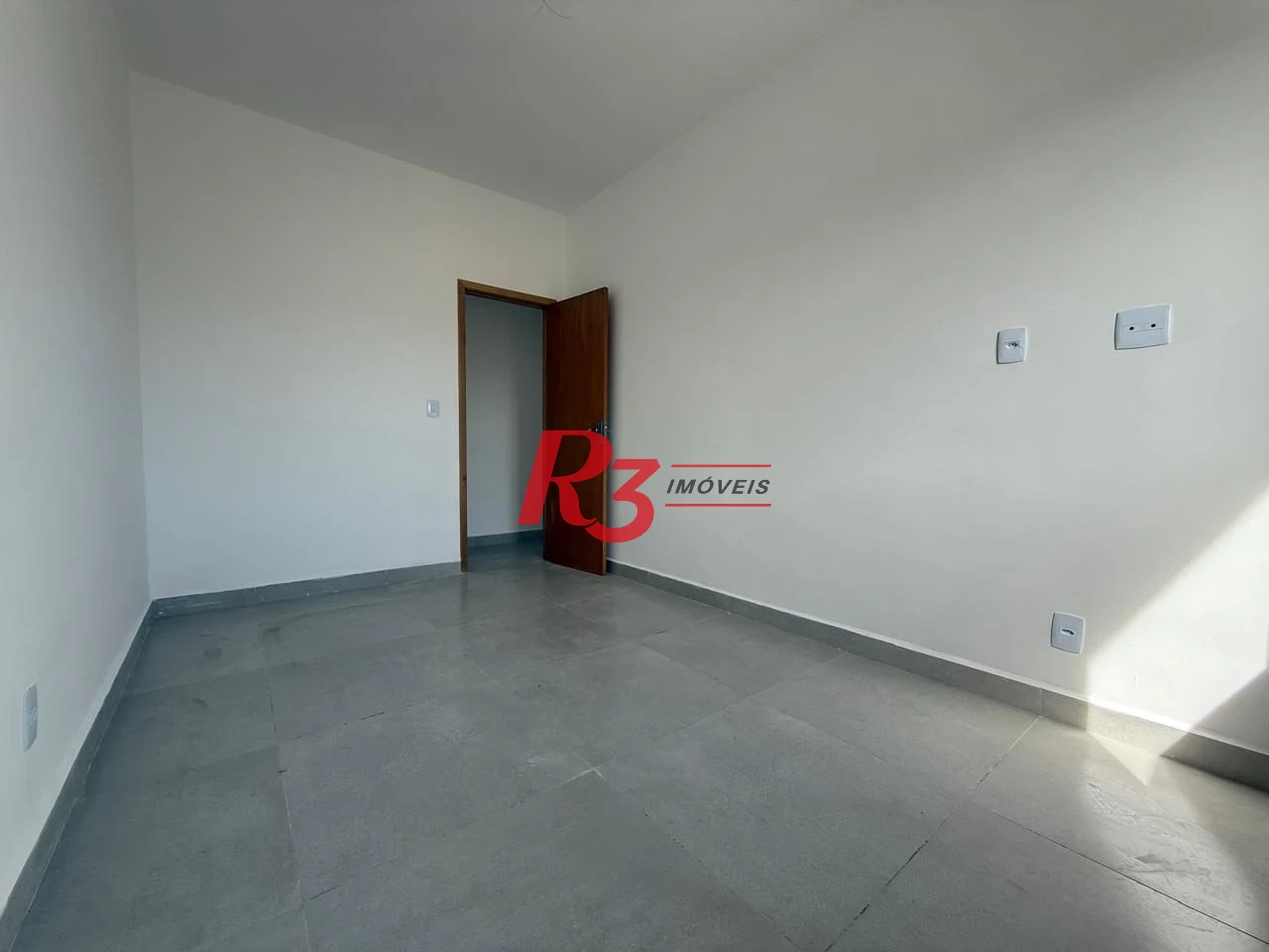 Casa com 3 dormitórios à venda, 135 m² por R$ 600.000,00 - Estuário - Santos/SP
