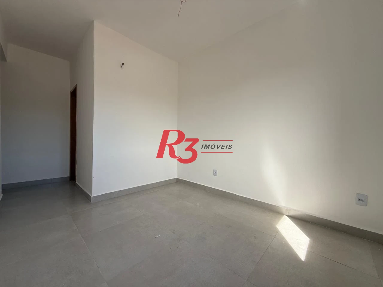 Casa com 3 dormitórios à venda, 135 m² por R$ 600.000,00 - Estuário - Santos/SP