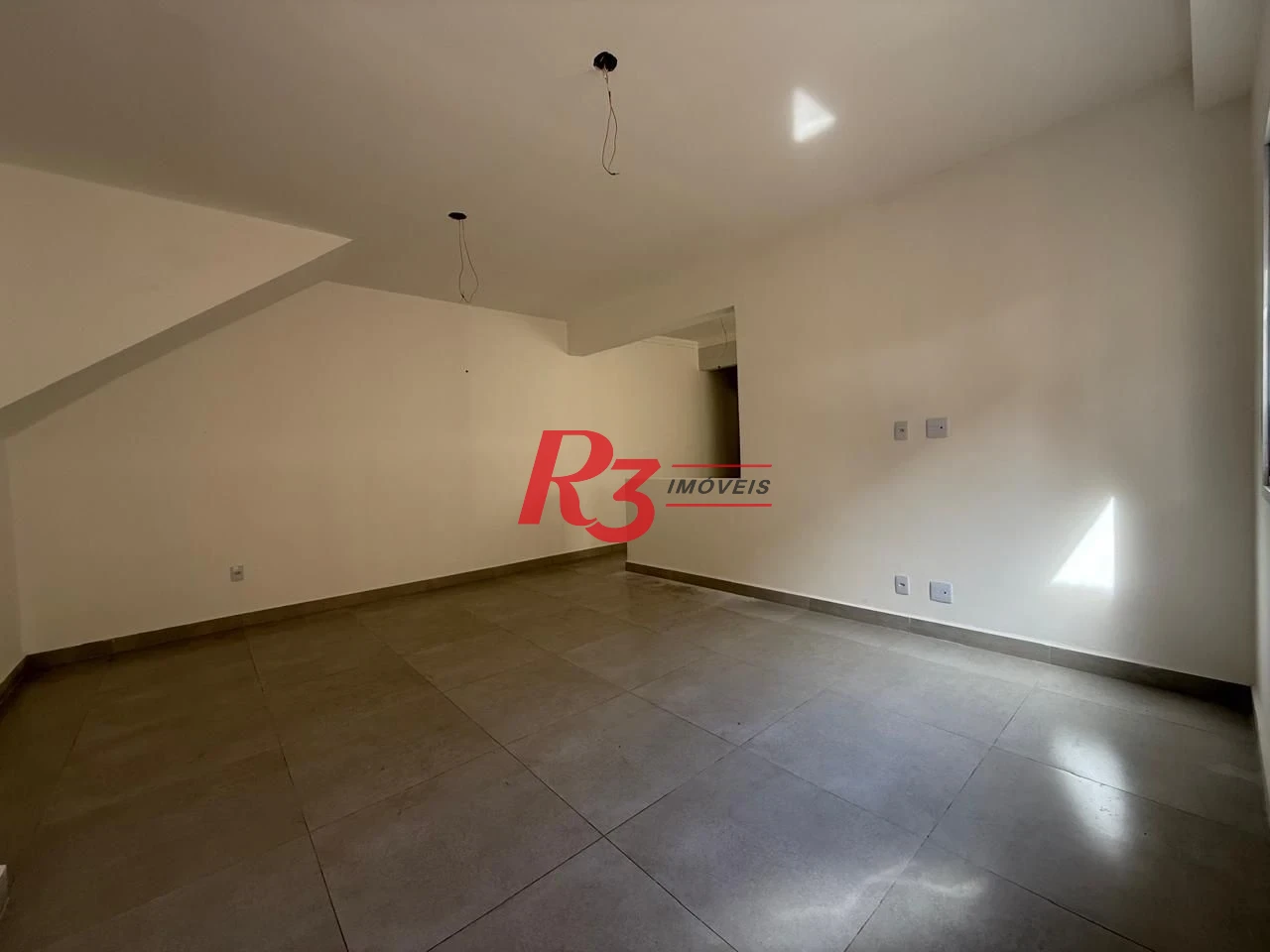 Casa com 3 dormitórios à venda, 134 m² por R$ 600.000,00 - Estuário - Santos/SP