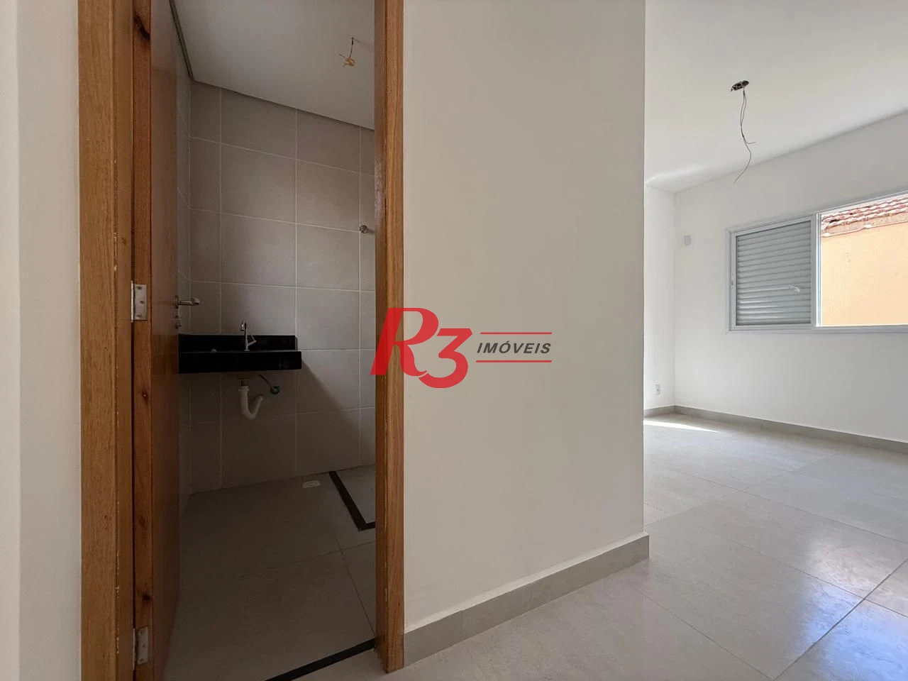 Casa com 3 dormitórios à venda, 134 m² por R$ 600.000,00 - Estuário - Santos/SP