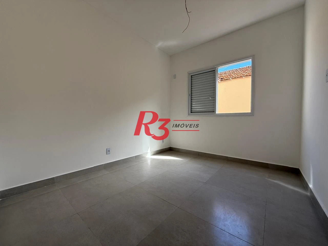 Casa com 3 dormitórios à venda, 134 m² por R$ 600.000,00 - Estuário - Santos/SP