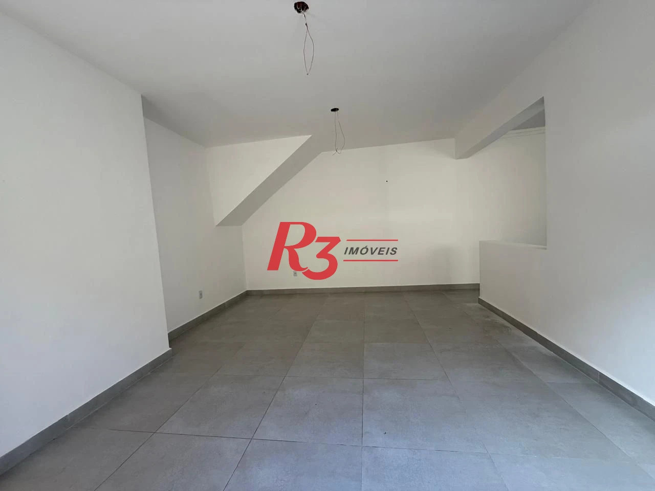 Casa com 3 dormitórios à venda, 134 m² por R$ 600.000,00 - Estuário - Santos/SP