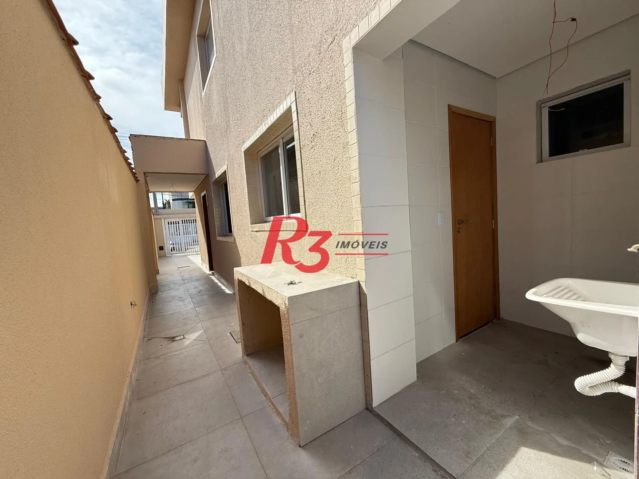 Casa com 3 dormitórios à venda, 134 m² por R$ 600.000,00 - Estuário - Santos/SP