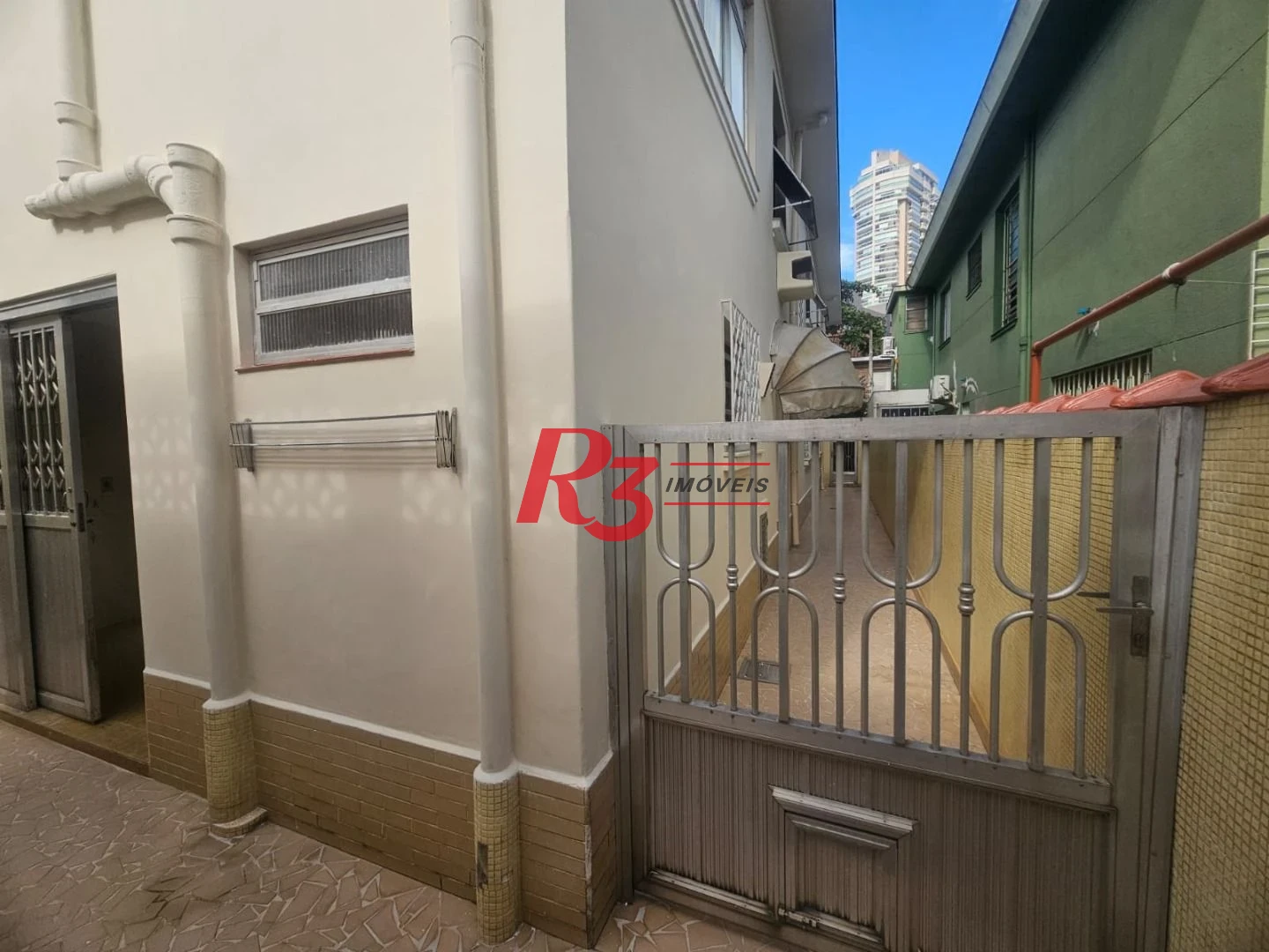 Sobrado á venda ou Alugar em Santos boqueirão 4 dormitórios 2 suítes