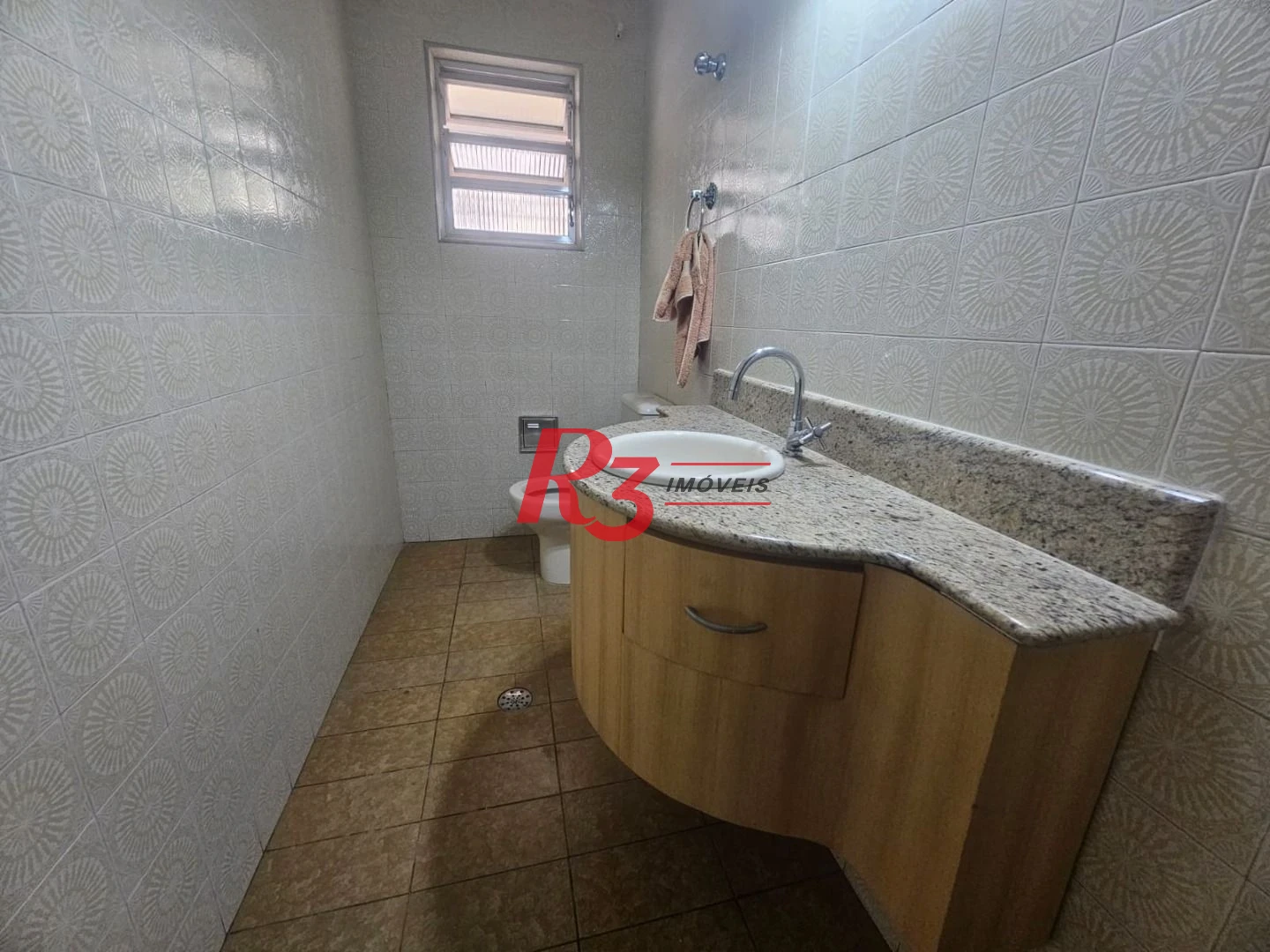 Sobrado á venda ou Alugar em Santos boqueirão 4 dormitórios 2 suítes