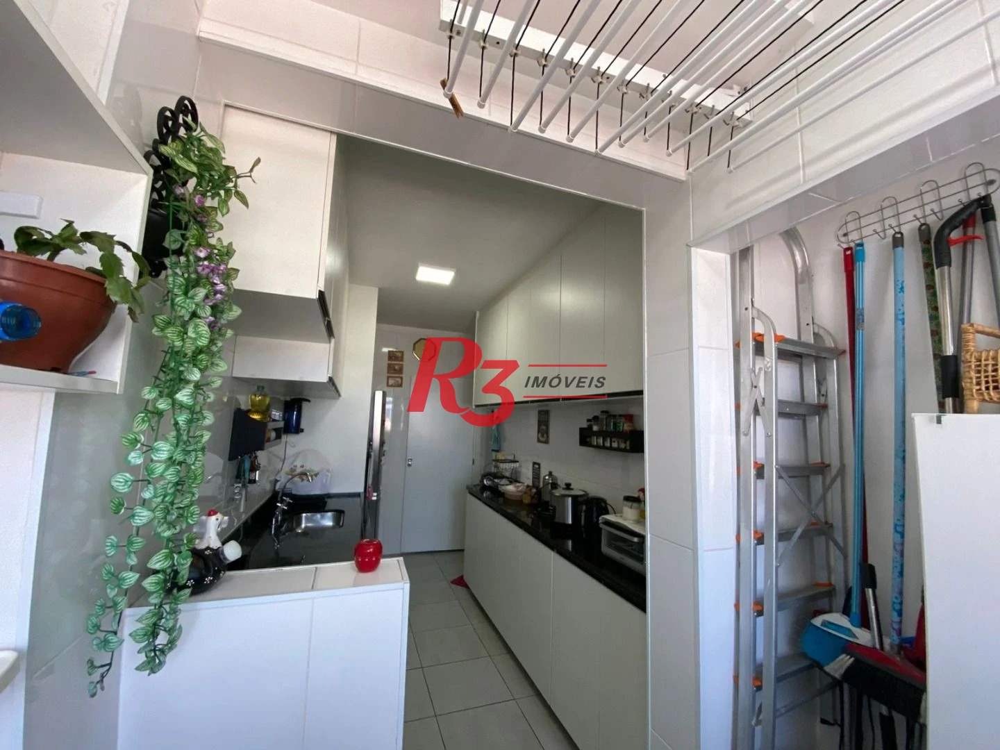 Apartamento com 2 dormitórios à venda, 72 m² por R$ 795.000,00 - Embaré - Santos/SP