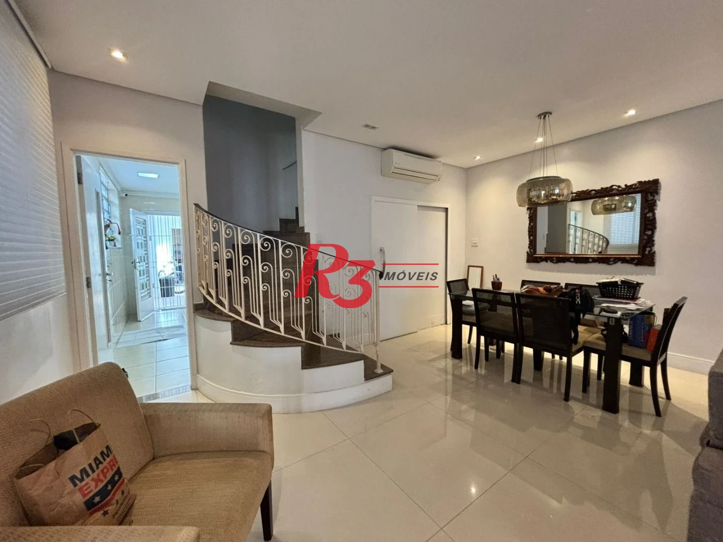 Sobrado com 3 dormitórios à venda, 187 m² por R$ 2.100.000,00 - Ponta da Praia - Santos/SP