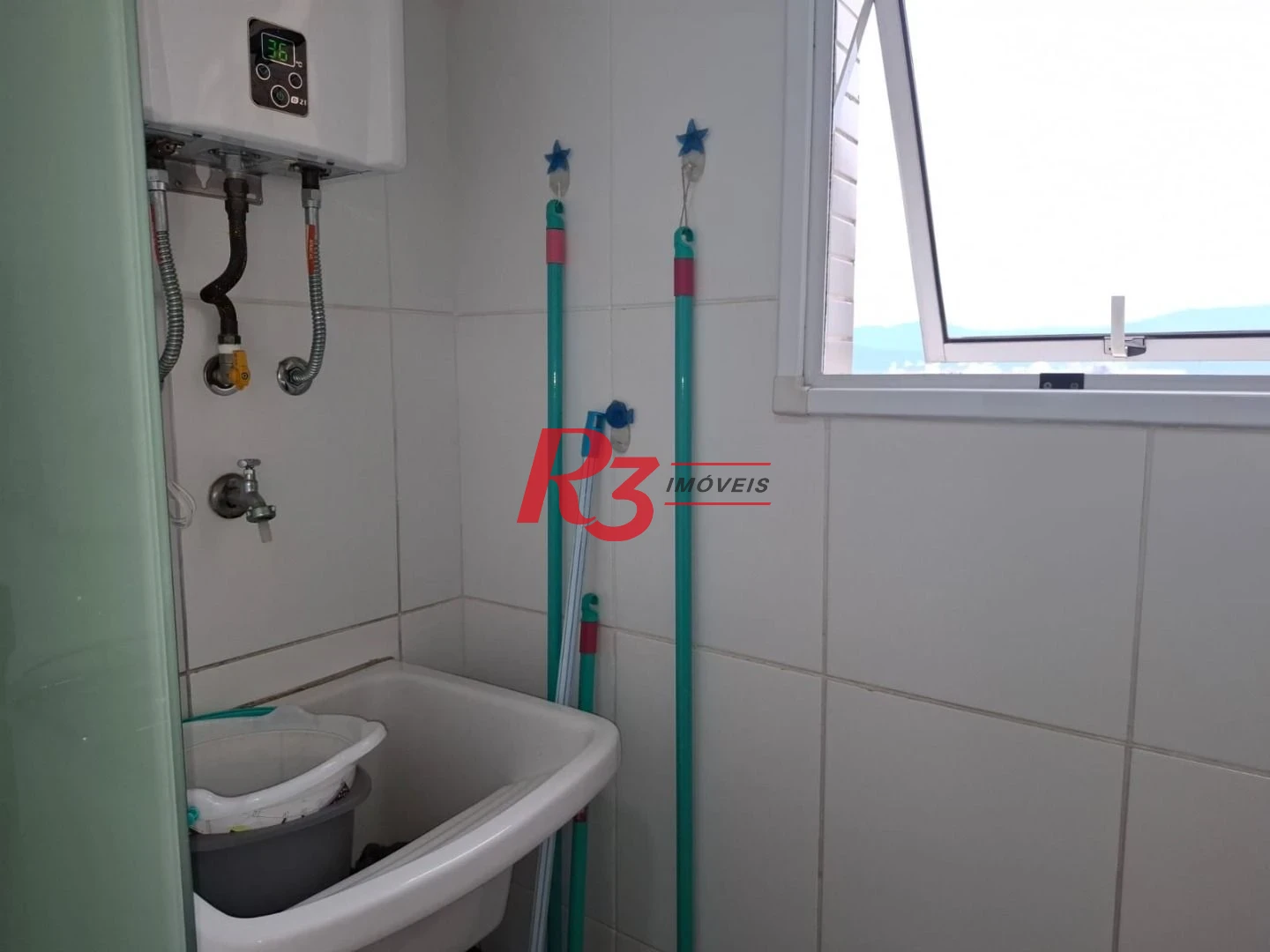Apartamento com 2 dormitórios à venda, 64 m² por R$ 640.000,00 - Estuário - Santos/SP
