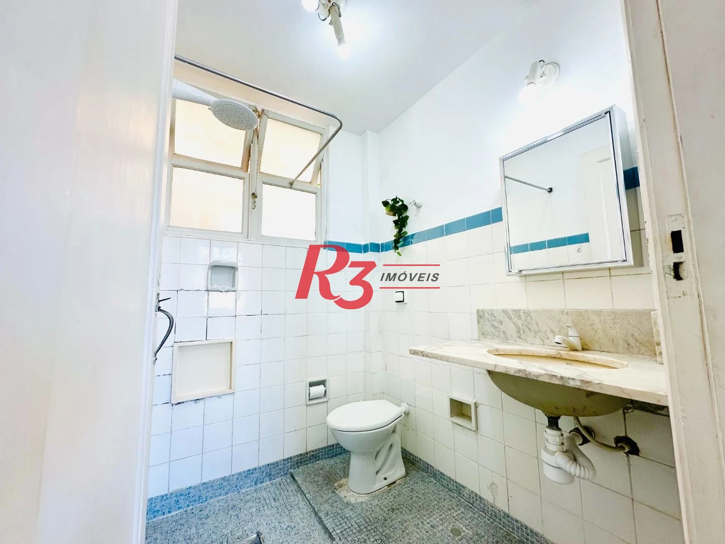 Apartamento com 1 dormitório para alugar, 44 m² por R$ 3.000,02/mês - Pompéia - Santos/SP