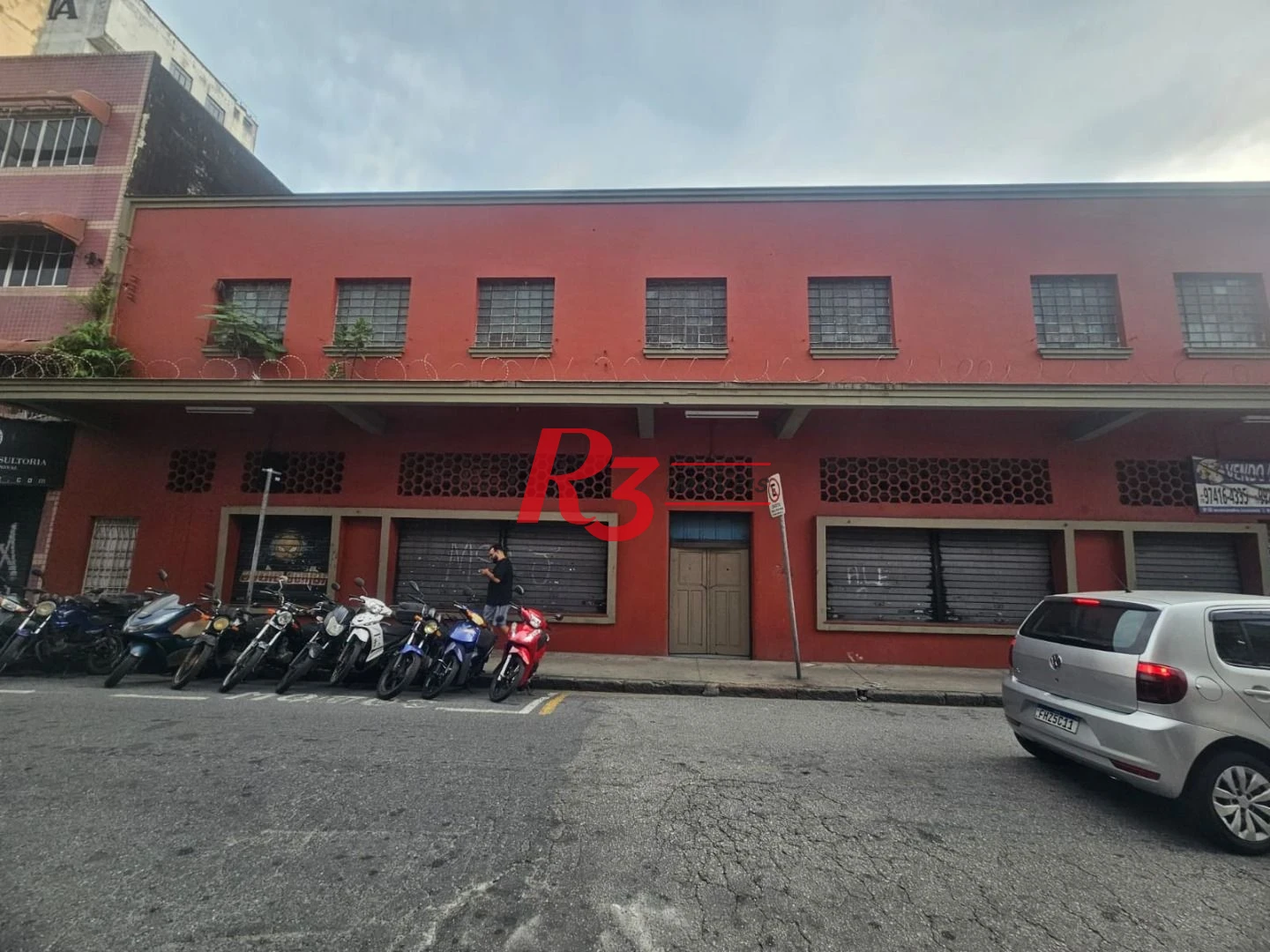 Loja de frente para vender ou alugar Centro de Santos SP