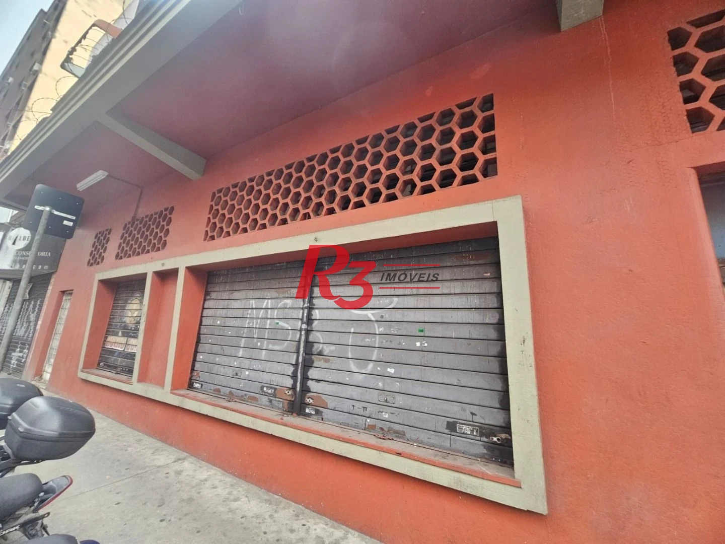 Loja de frente para vender ou alugar Centro de Santos SP
