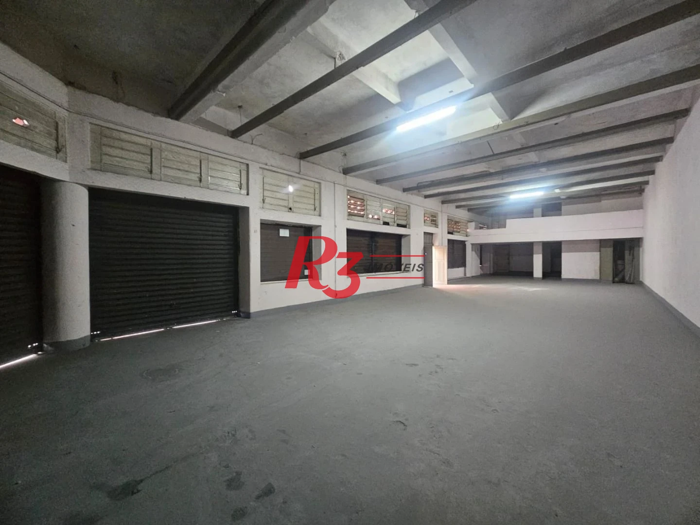 Loja de frente para vender ou alugar Centro de Santos SP