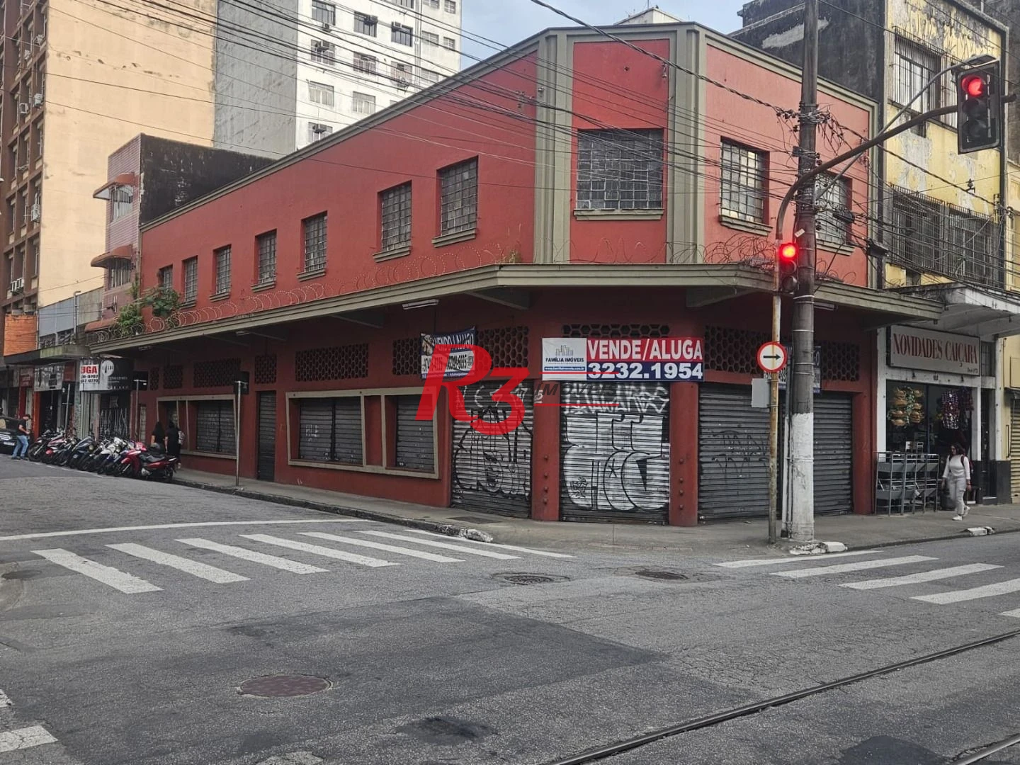 Loja de frente para vender ou alugar Centro de Santos SP