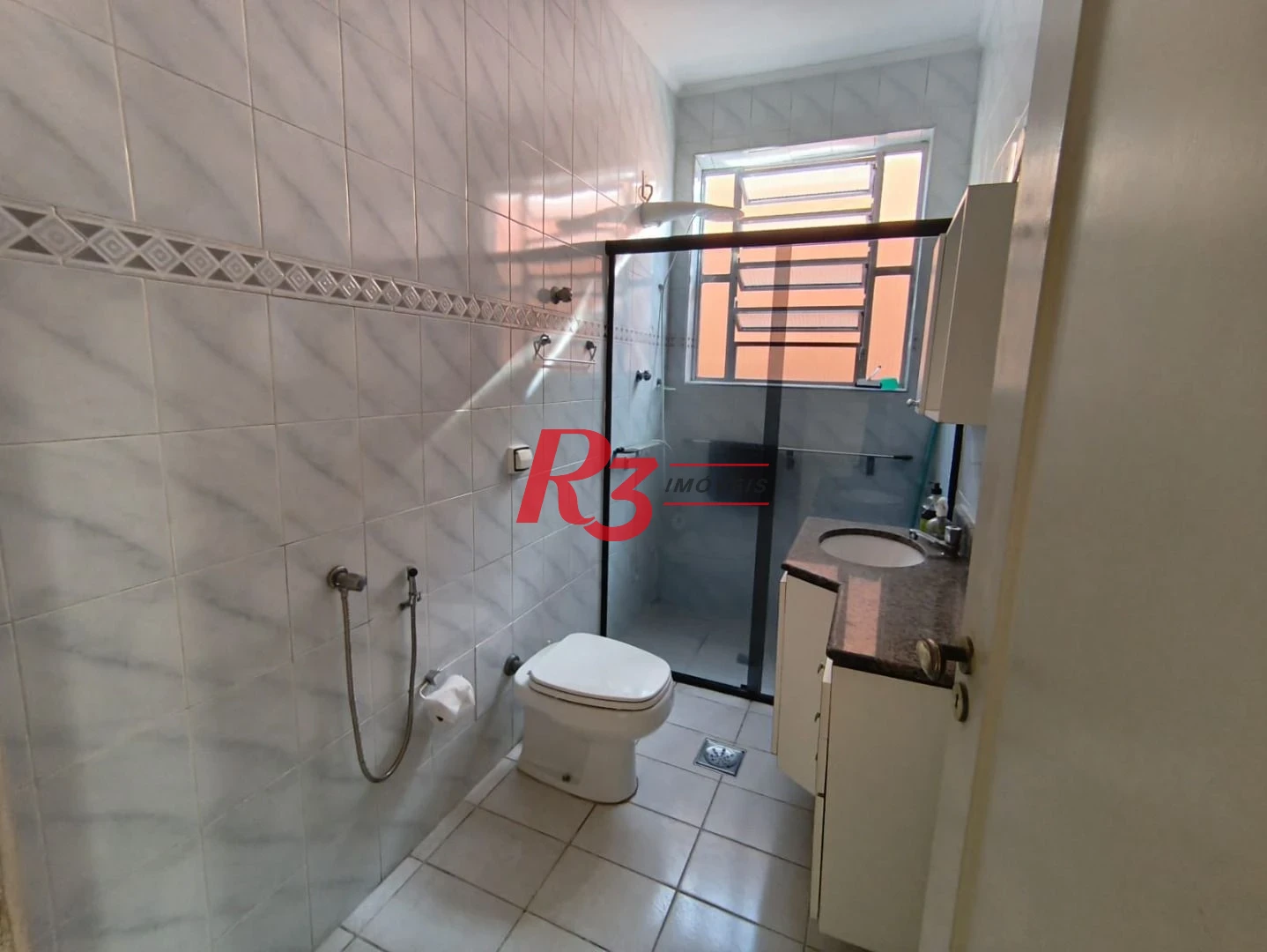 Apartamento com 2 dormitórios à venda, 65 m² por R$ 300.000,00 - Macuco - Santos/SP