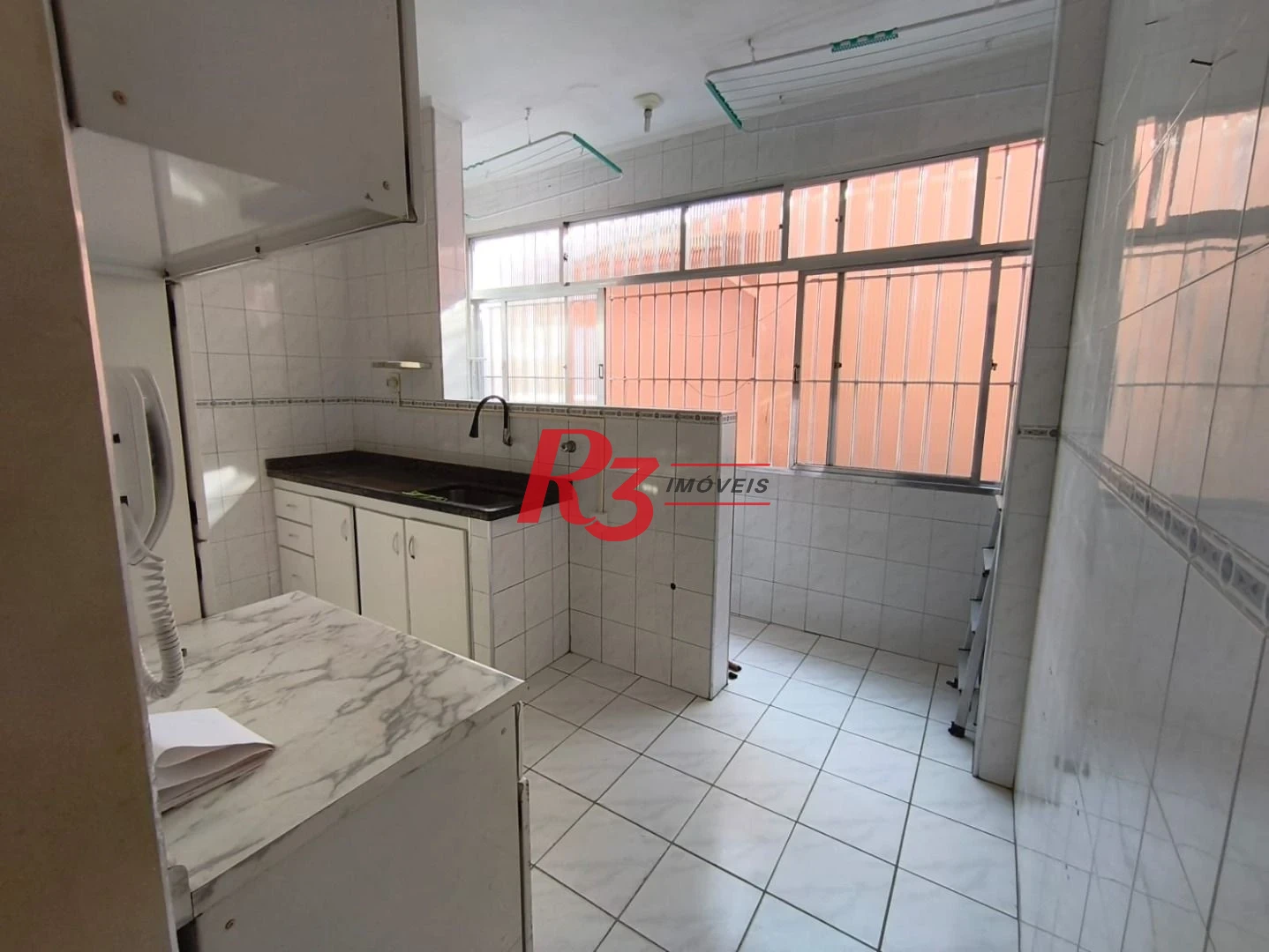 Apartamento com 2 dormitórios à venda, 65 m² por R$ 300.000,00 - Macuco - Santos/SP