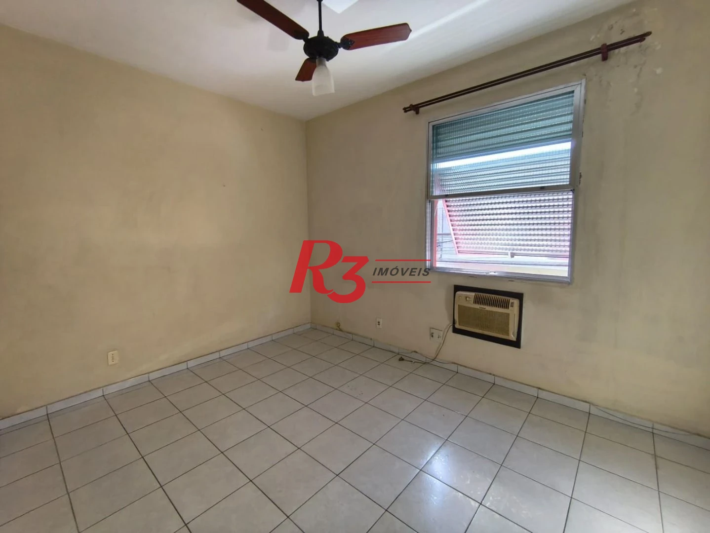 Apartamento com 2 dormitórios à venda, 65 m² por R$ 300.000,00 - Macuco - Santos/SP