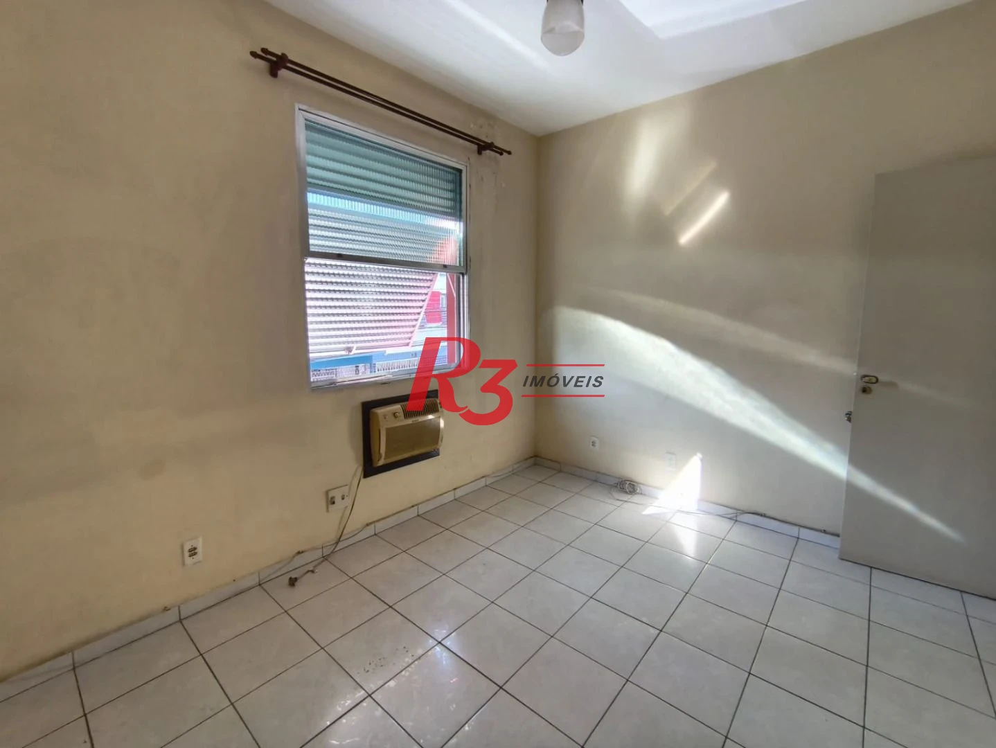 Apartamento com 2 dormitórios à venda, 65 m² por R$ 300.000,00 - Macuco - Santos/SP