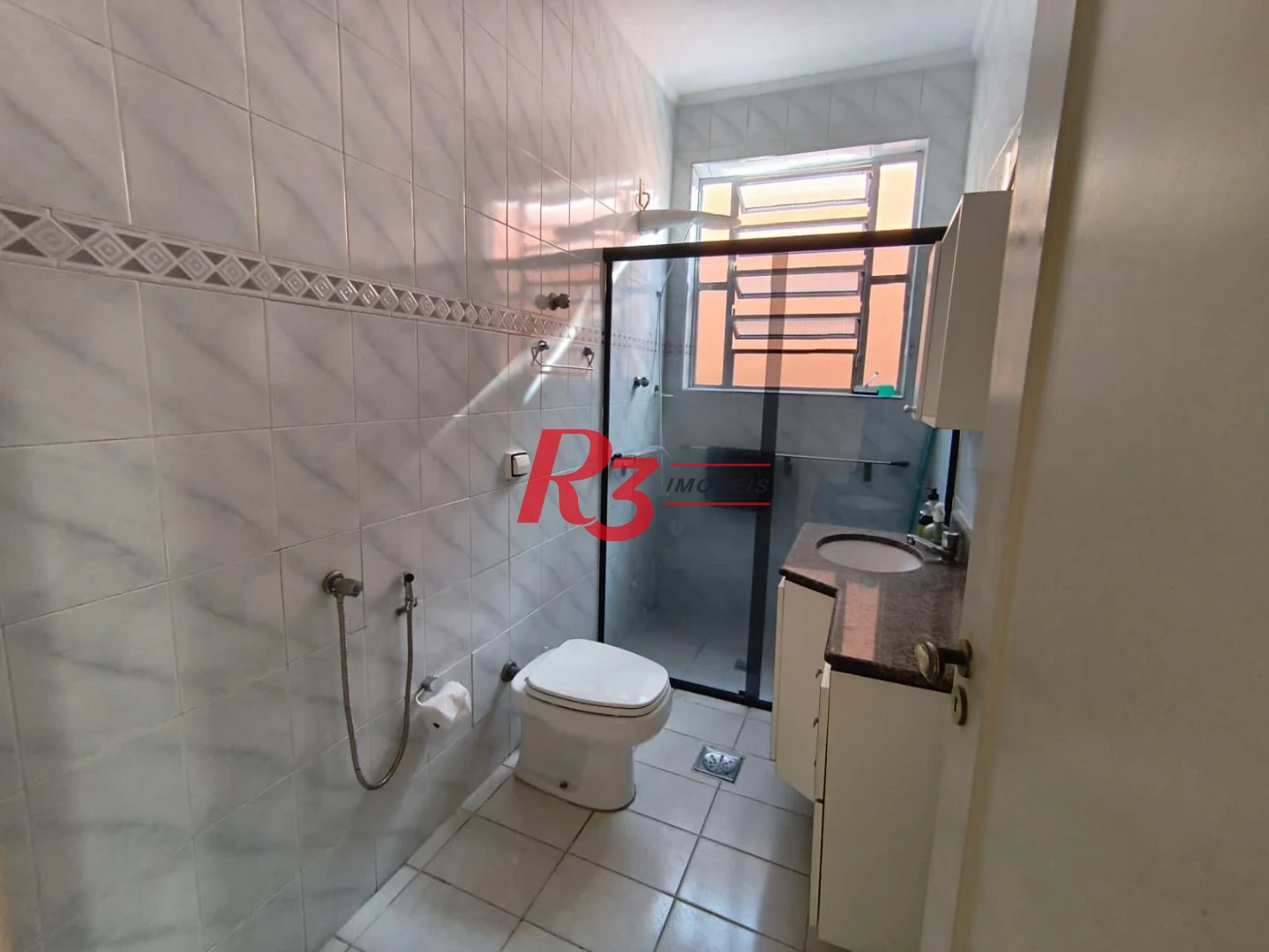 Apartamento com 2 dormitórios à venda, 65 m² por R$ 300.000,00 - Macuco - Santos/SP