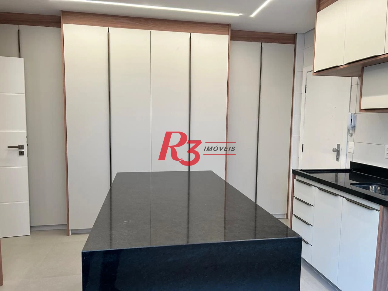 Apartamento com 4 quartos para alugar, 130 m² por R$ 7.700/mês - Embaré - Santos/SP