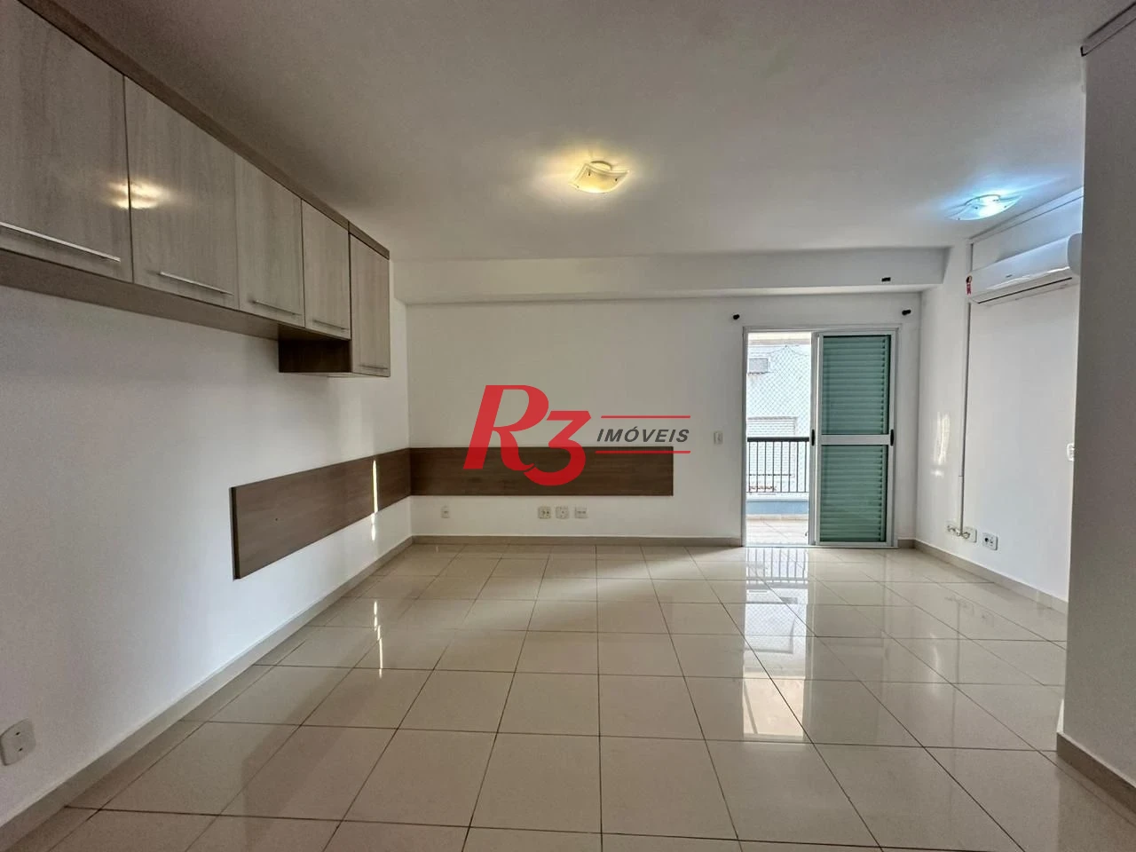 Casa 4 quartos e 4 vagas para locação na Ponta da Praia - Santos/SP