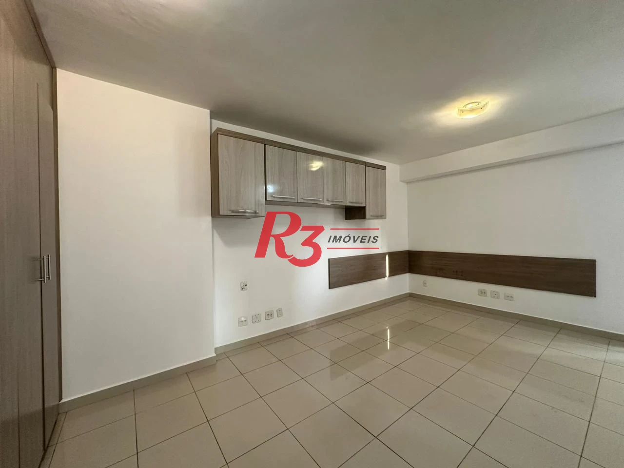 Casa 4 quartos e 4 vagas para locação na Ponta da Praia - Santos/SP