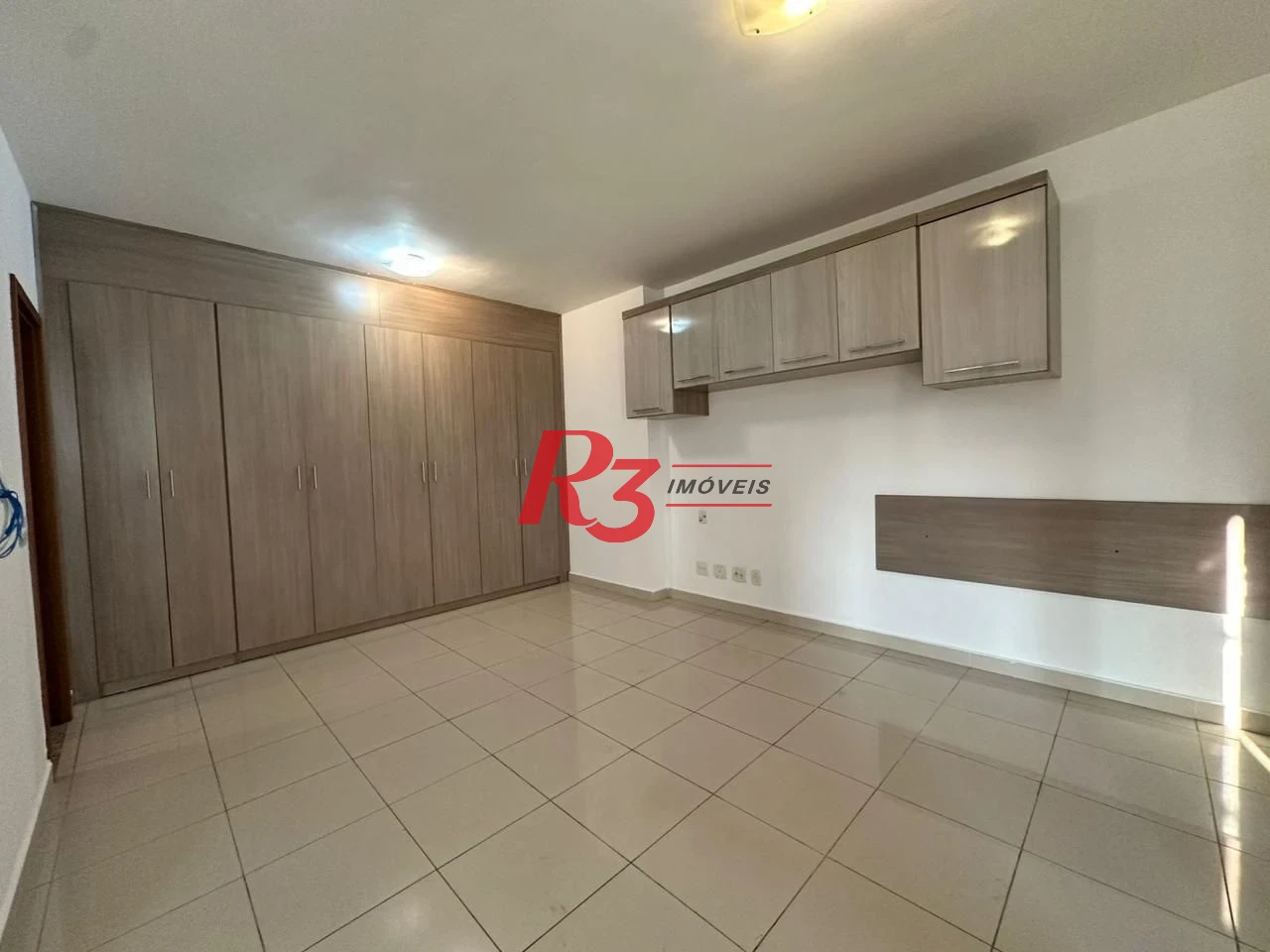 Casa 4 quartos e 4 vagas para locação na Ponta da Praia - Santos/SP