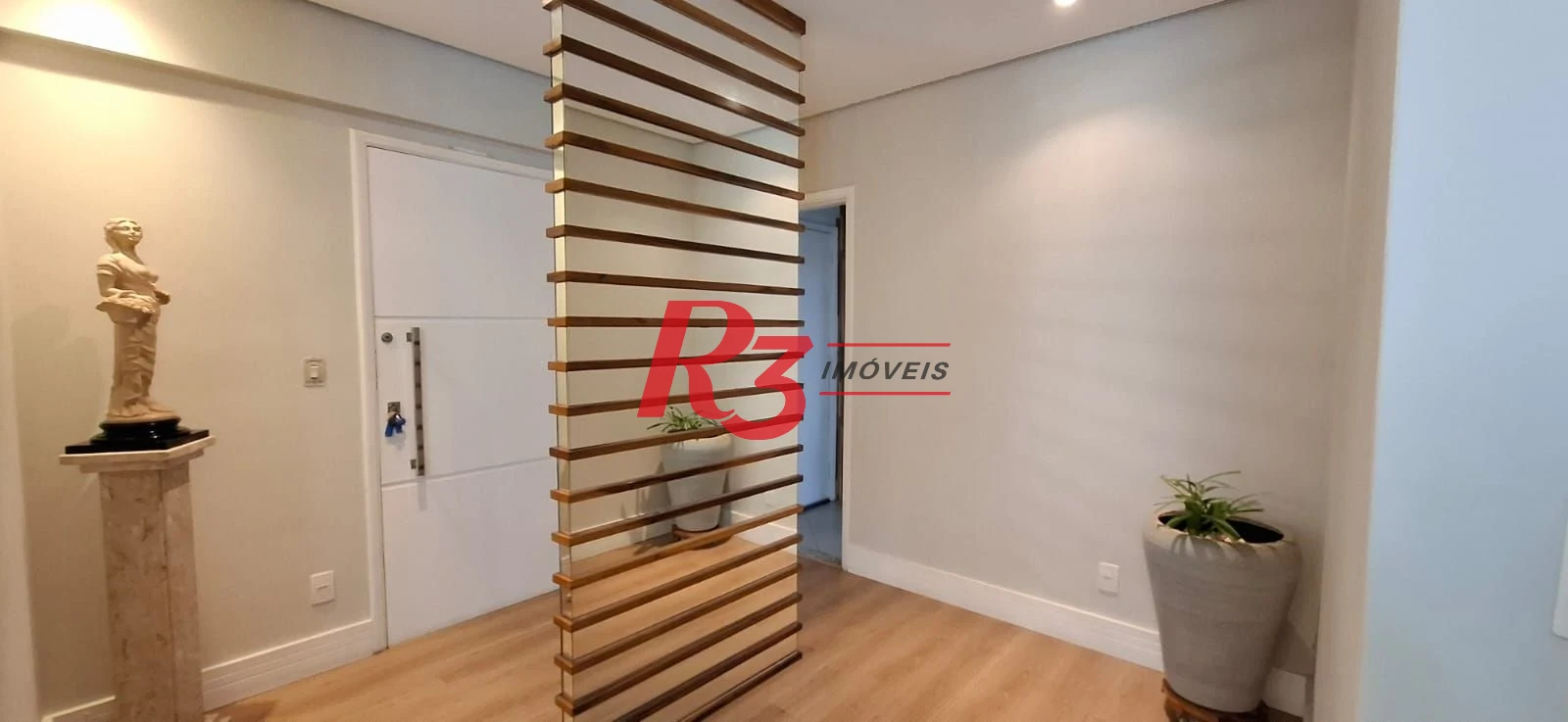 Apartamento com 2 dormitórios à venda, 104 m² por R$ 690.000,00 - Marapé - Santos/SP