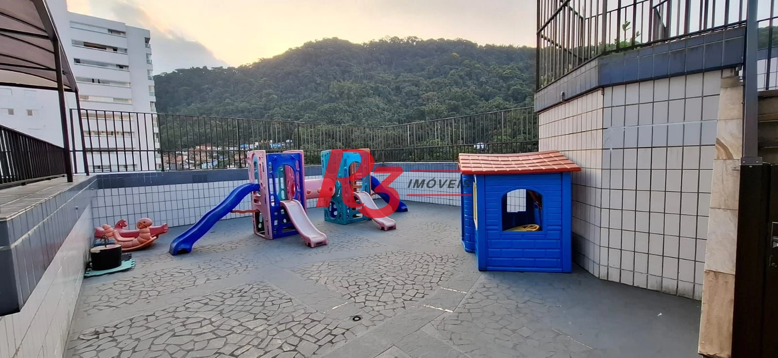 Apartamento com 2 dormitórios à venda, 104 m² por R$ 690.000,00 - Marapé - Santos/SP