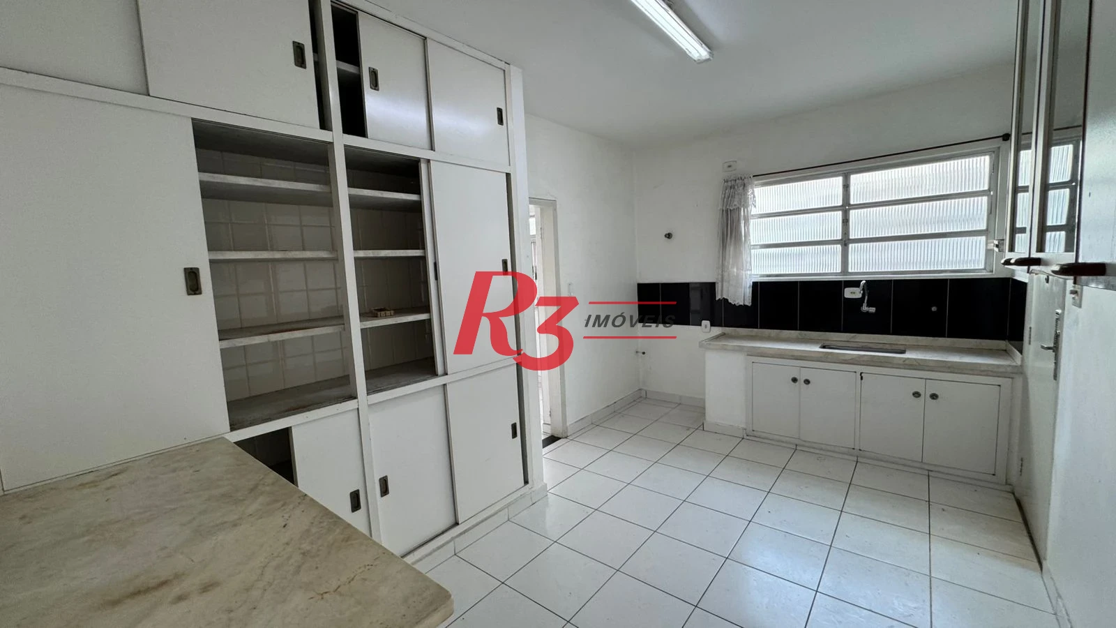 Apartamento com 3 dormitórios para alugar, 140 m² por R$ 4.594,07/mês - Gonzaga - Santos/SP