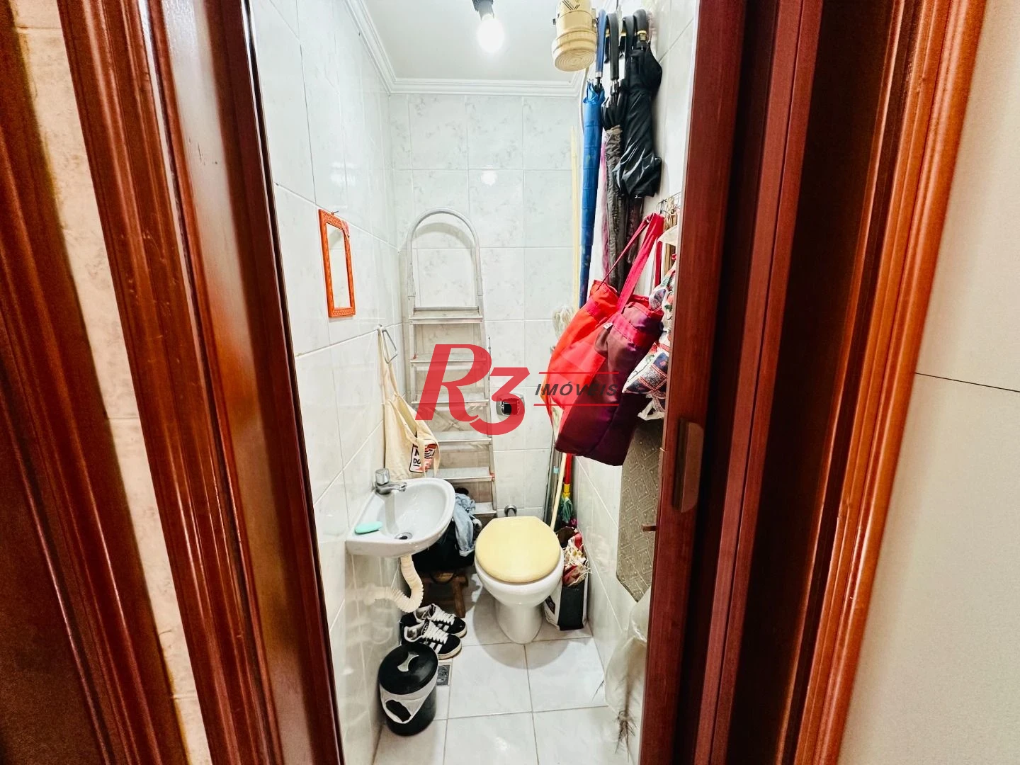 Casa sobreposta à venda 3 quartos suíte 1 vaga Boqueirão Santos
